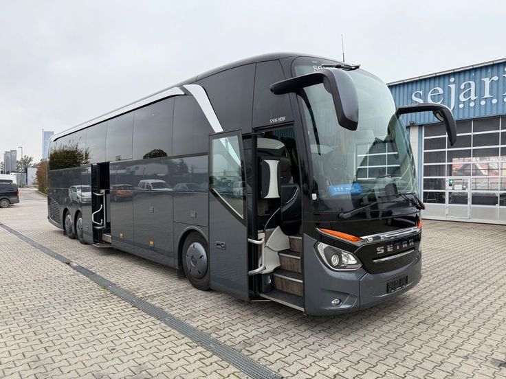 Bus Medium 33 Seat